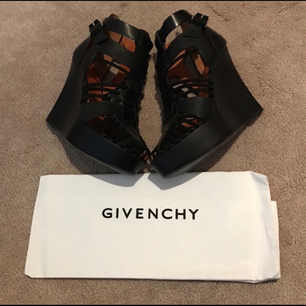 GIVENCHY WEDGES SUMMER MUST HAVE 🔥